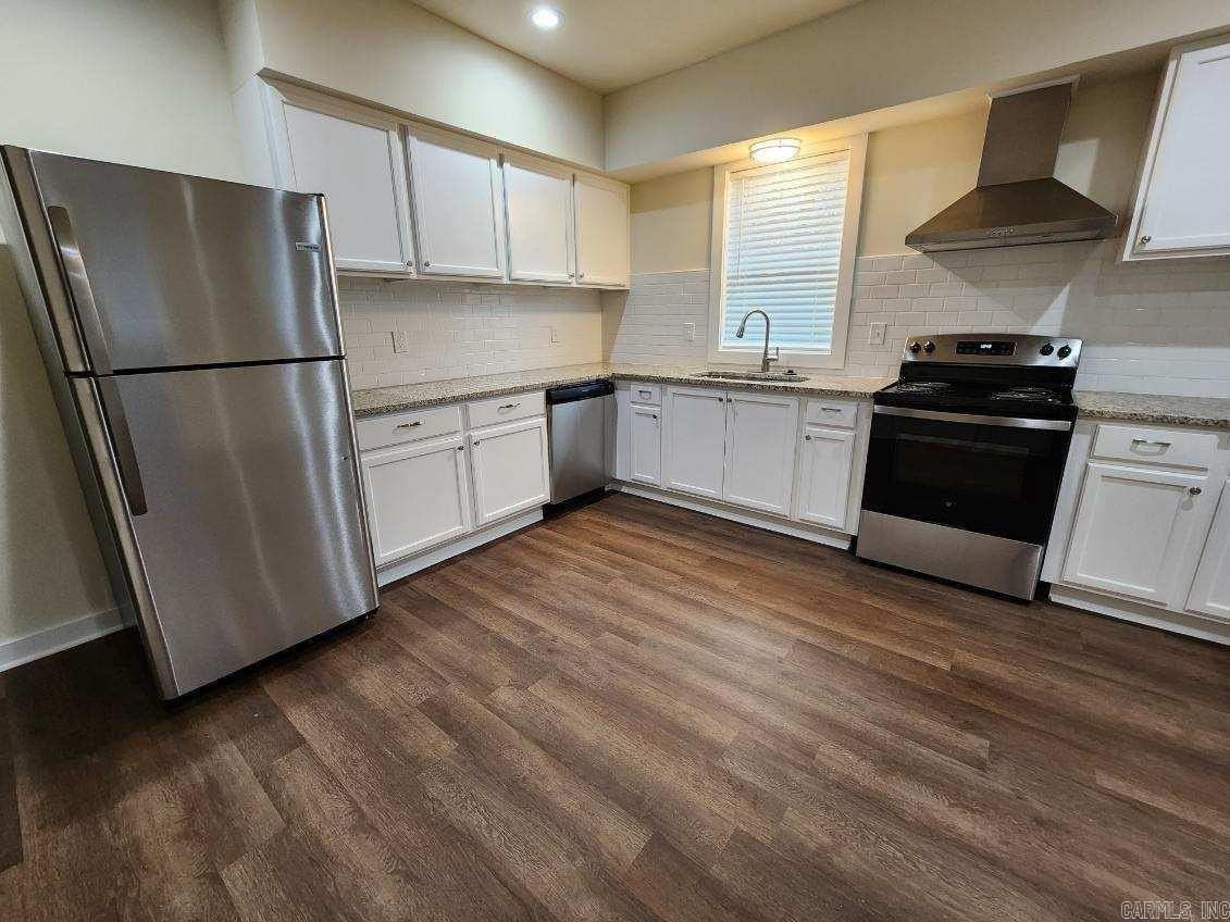 1303 Gray St - Photo 4 of 10