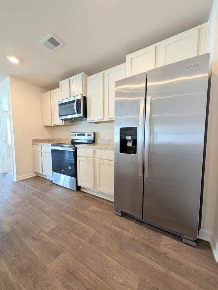 869 Twickenham Loop - Photo 4 of 32