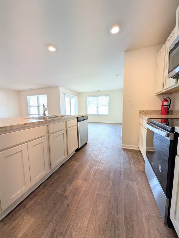 869 Twickenham Loop - Photo 5 of 32