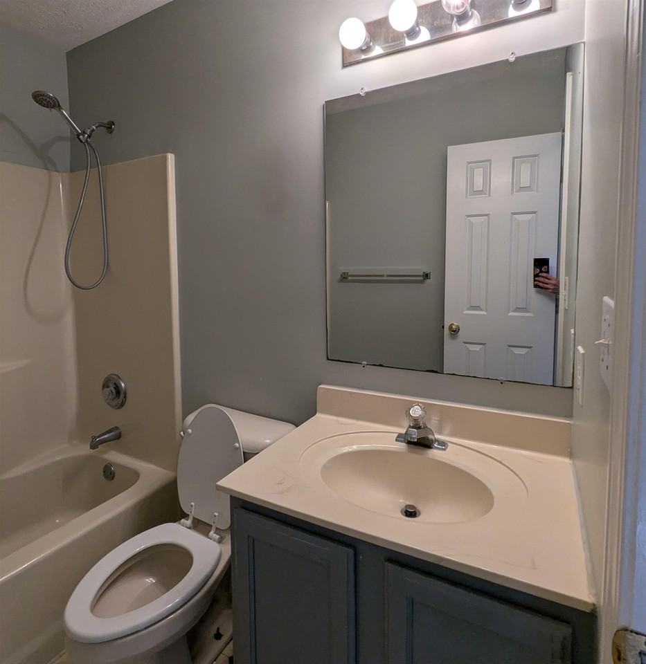 8031 Resin Rd - Photo 5 of 11