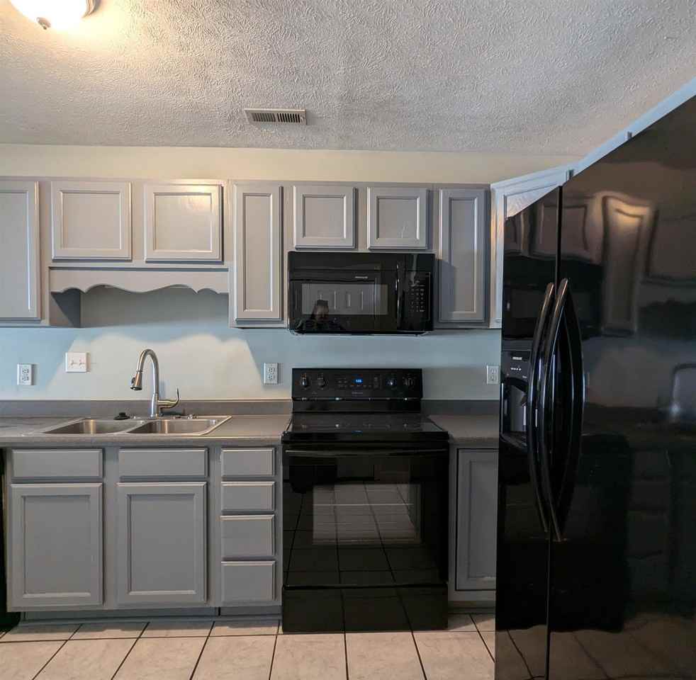 8031 Resin Rd - Photo 6 of 11