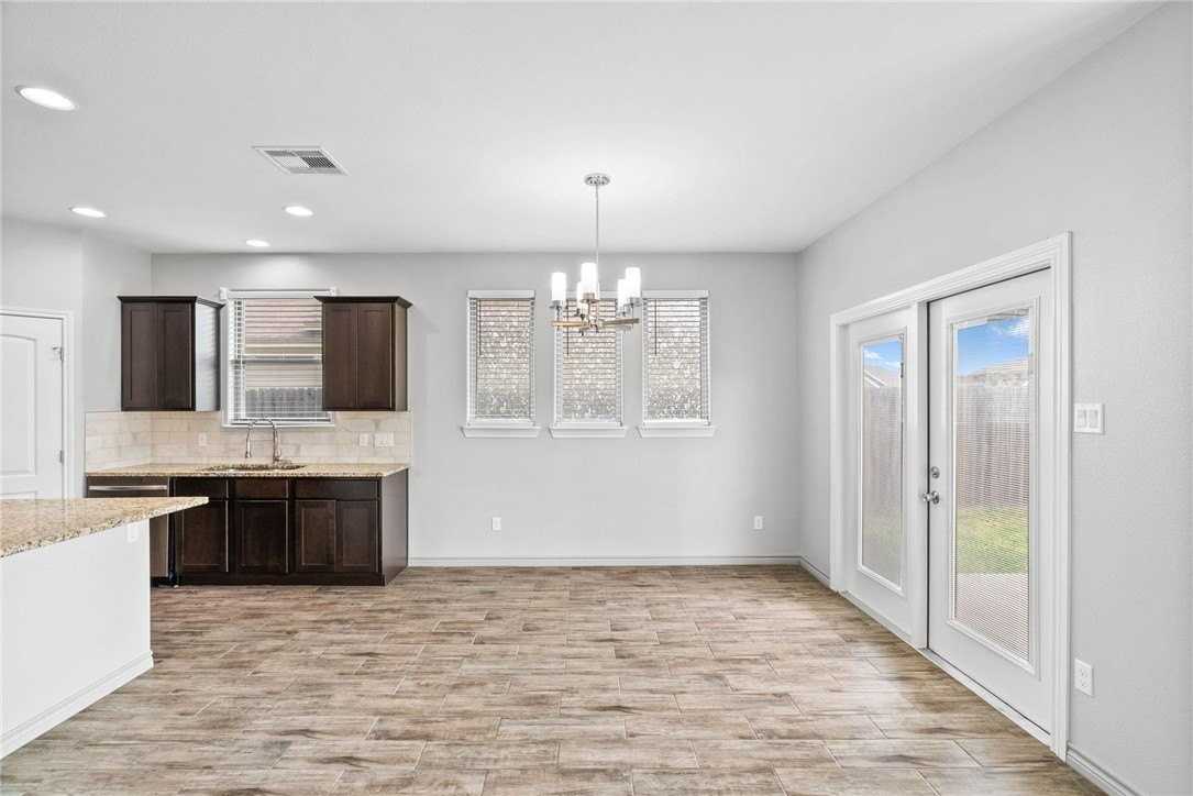 3406 Angelina St - Photo 5 of 15