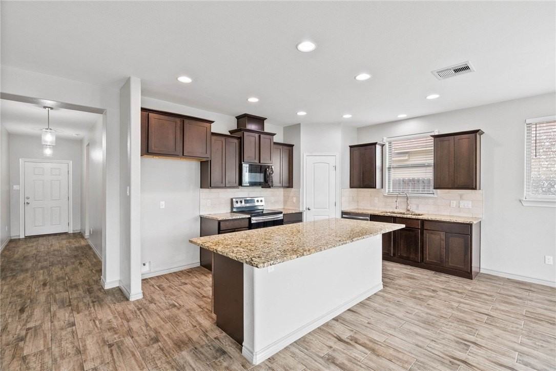 3406 Angelina St - Photo 6 of 15