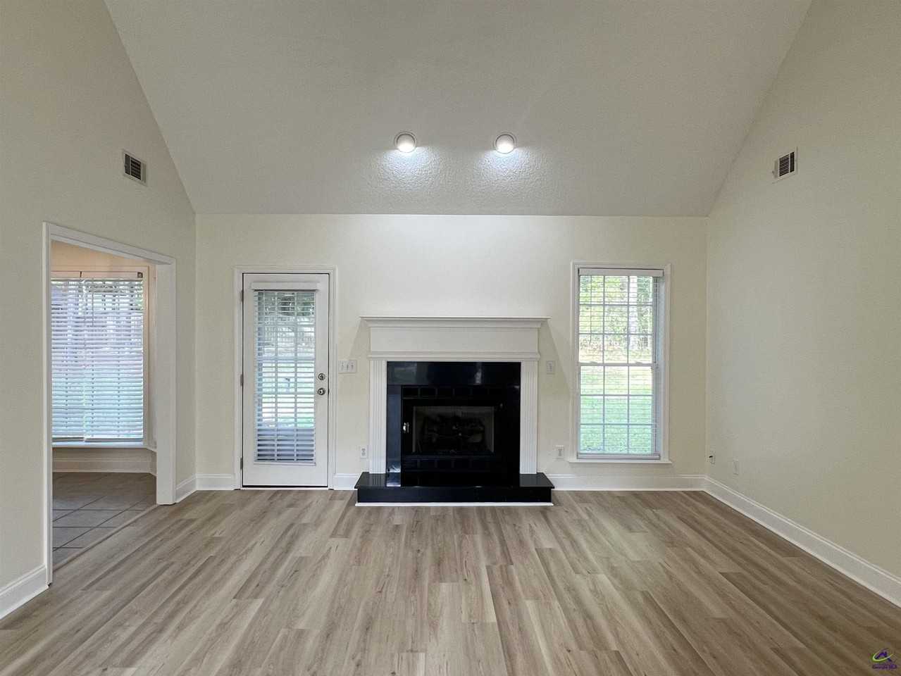 134 Stone Brooke Dr - Photo 3 of 38