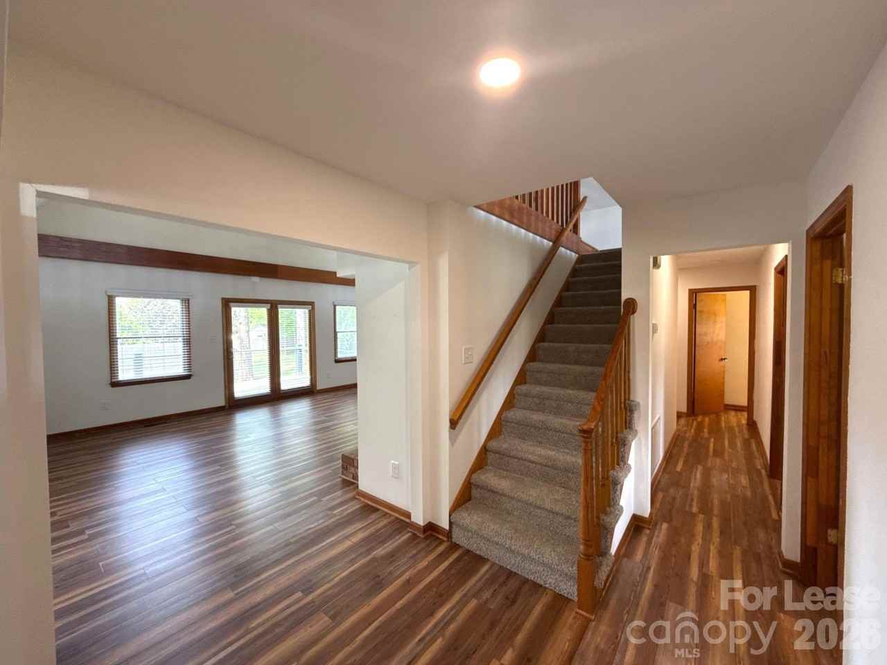 110 Aqua Dr - Photo 2 of 25