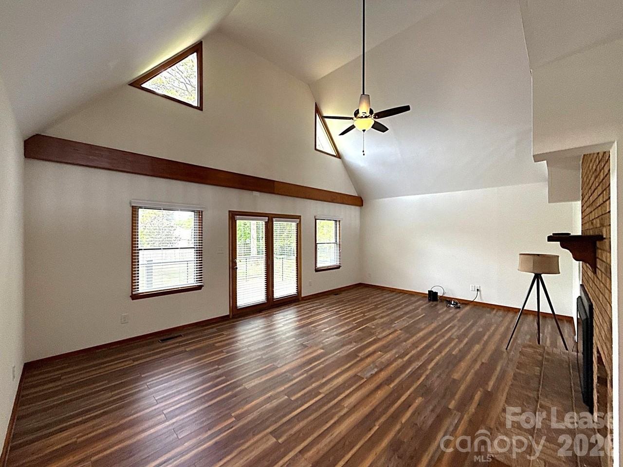 110 Aqua Dr - Photo 5 of 25