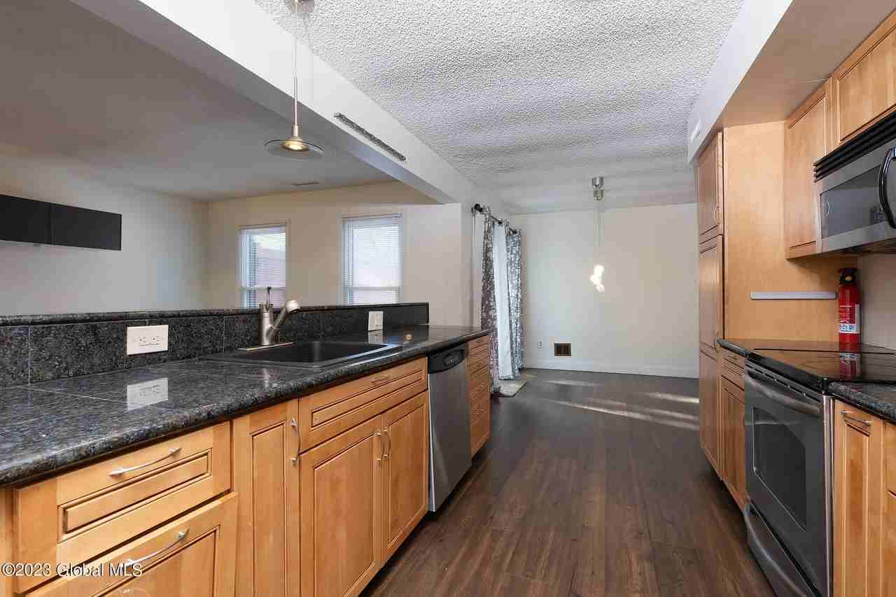 416 Greenhill Ct - Photo 2 of 18