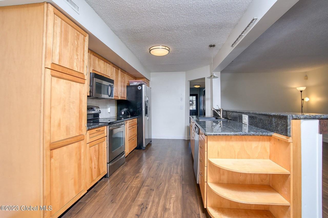 416 Greenhill Ct - Photo 3 of 18