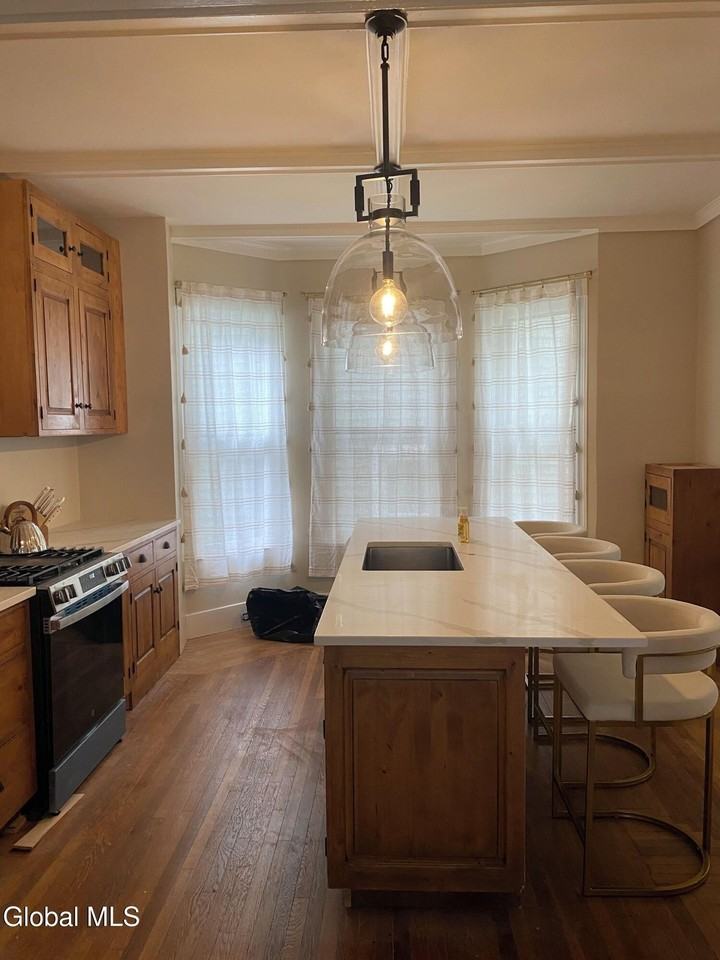 77 White St - Photo 2 of 14