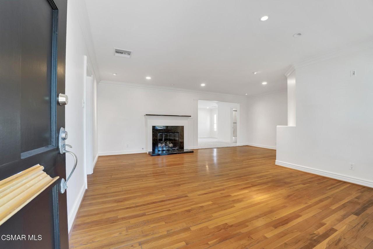 6045 Sunnyslope Ave - Photo 4 of 31