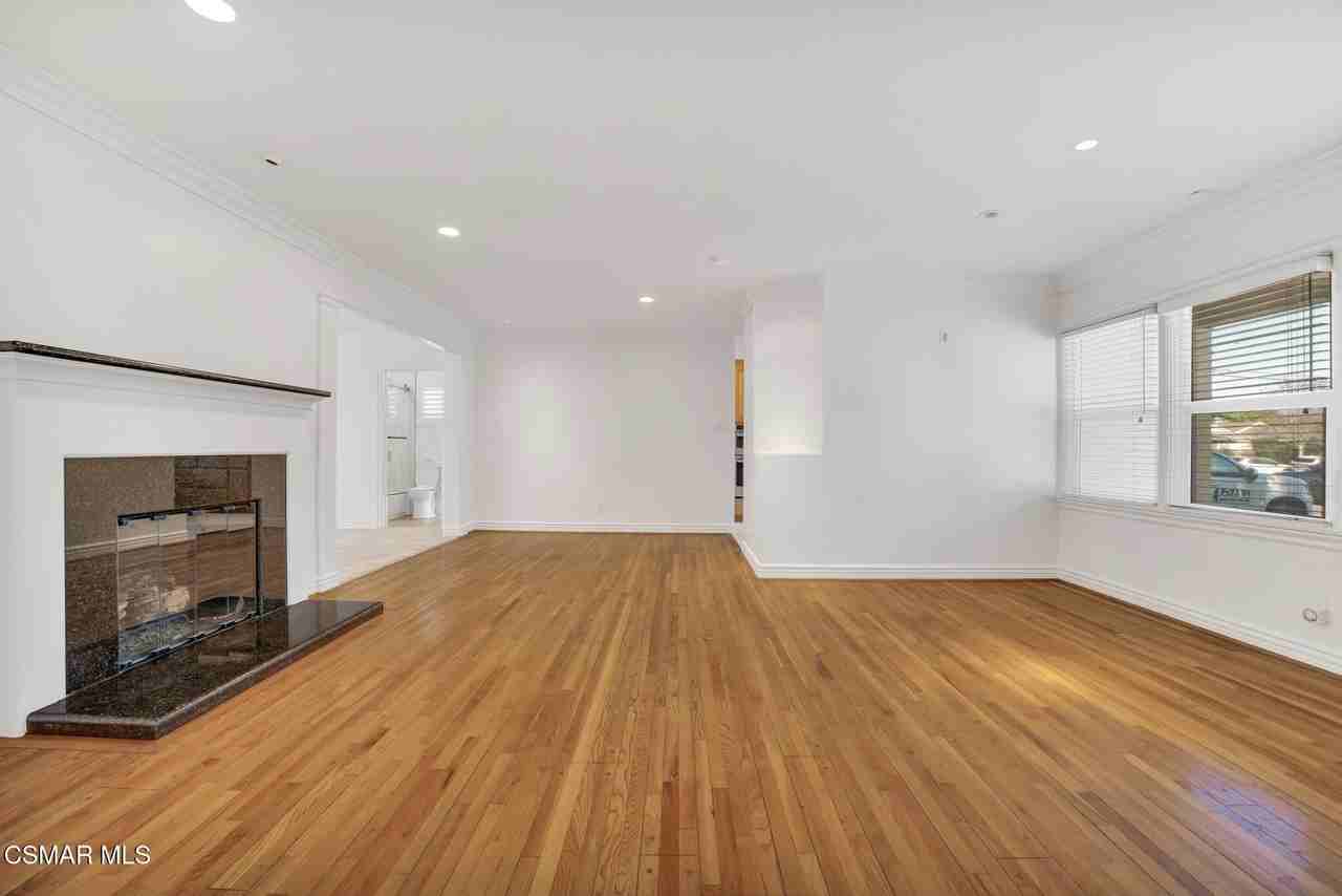 6045 Sunnyslope Ave - Photo 5 of 31