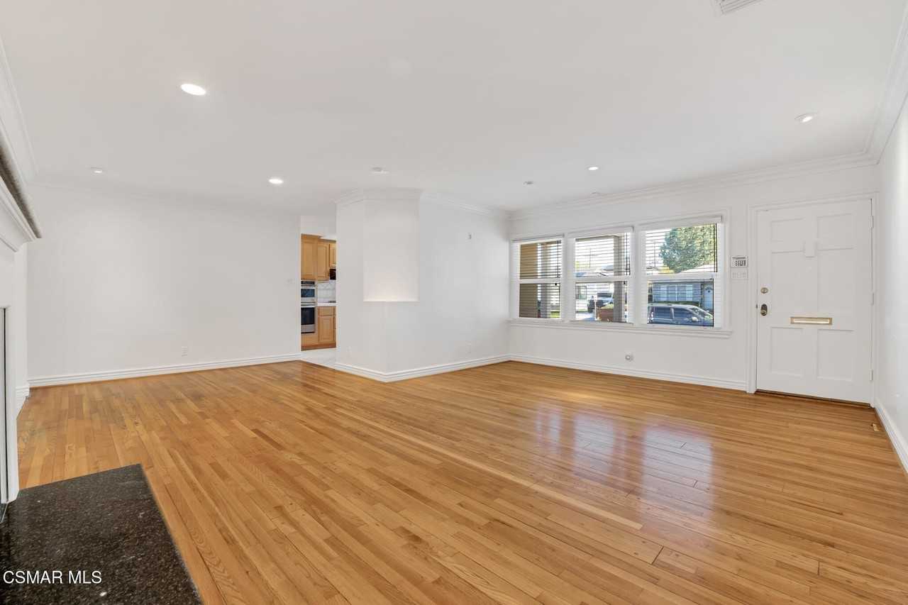 6045 Sunnyslope Ave - Photo 6 of 31