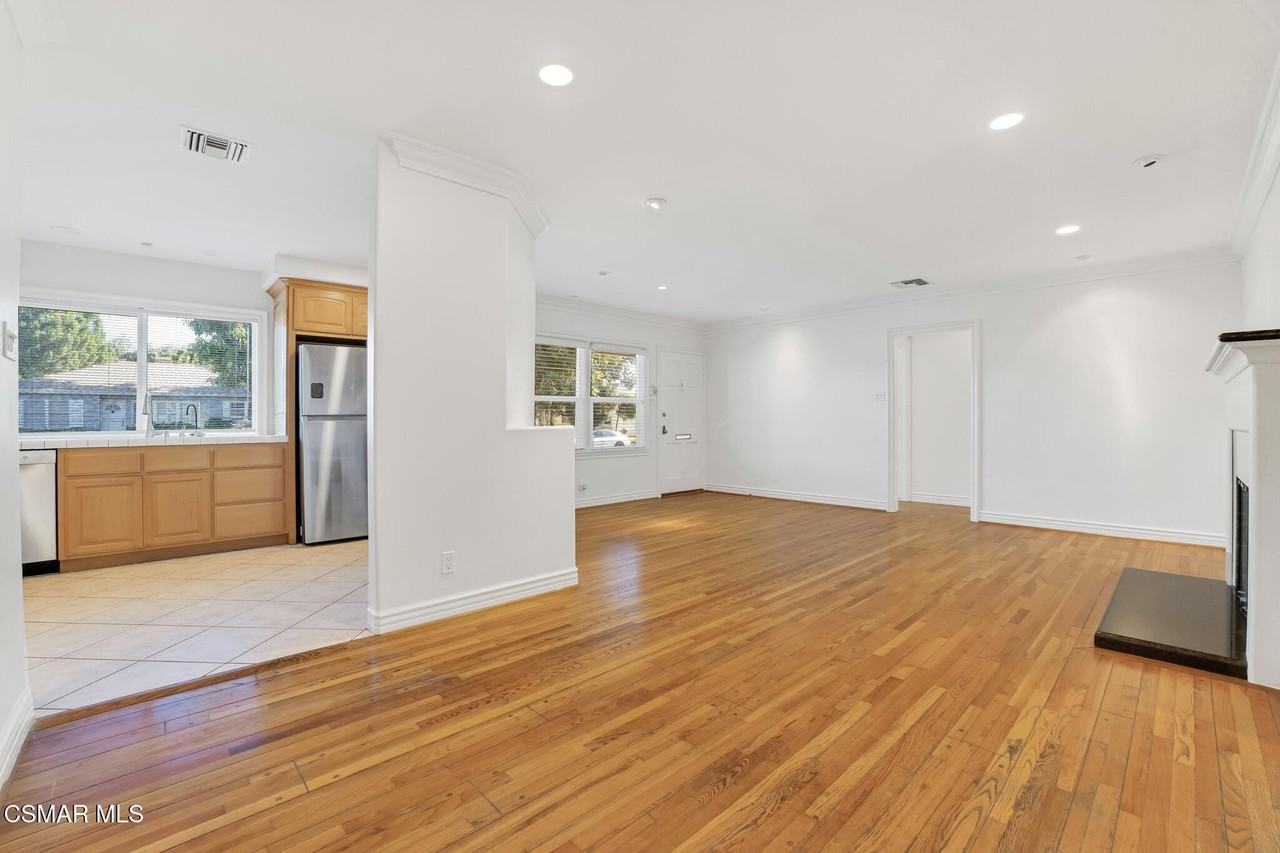 6045 Sunnyslope Ave - Photo 7 of 31