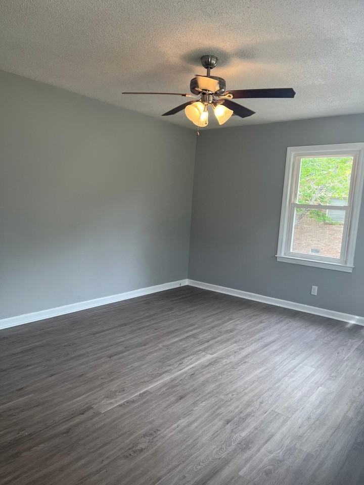 423 Mary Scott Dr - Photo 2 of 15