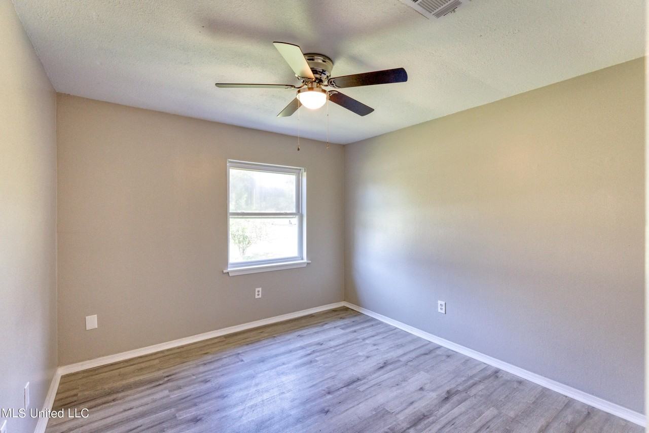 504 N Island View Ave #1 - Photo 3 of 11