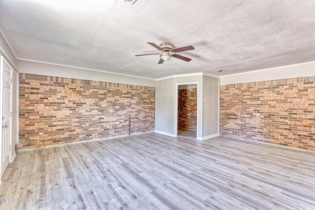 504 N Island View Ave #1 - Photo 4 of 11