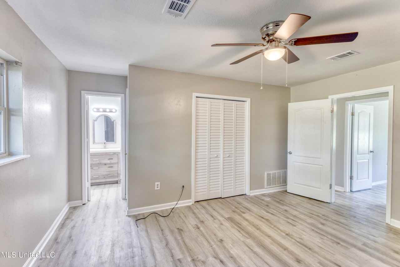 504 N Island View Ave #1 - Photo 6 of 11