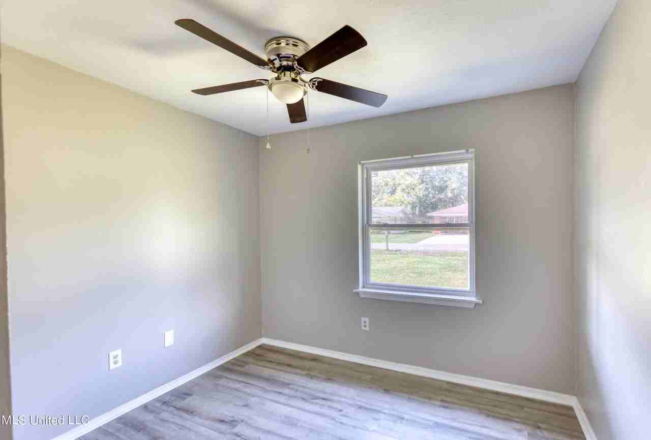 504 N Island View Ave #1 - Photo 7 of 11