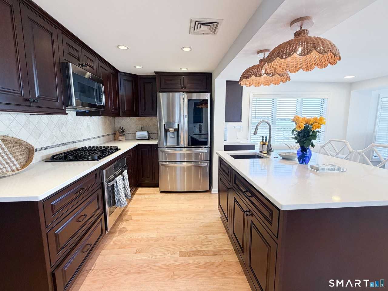 18 Field Ct - Photo 3 of 27