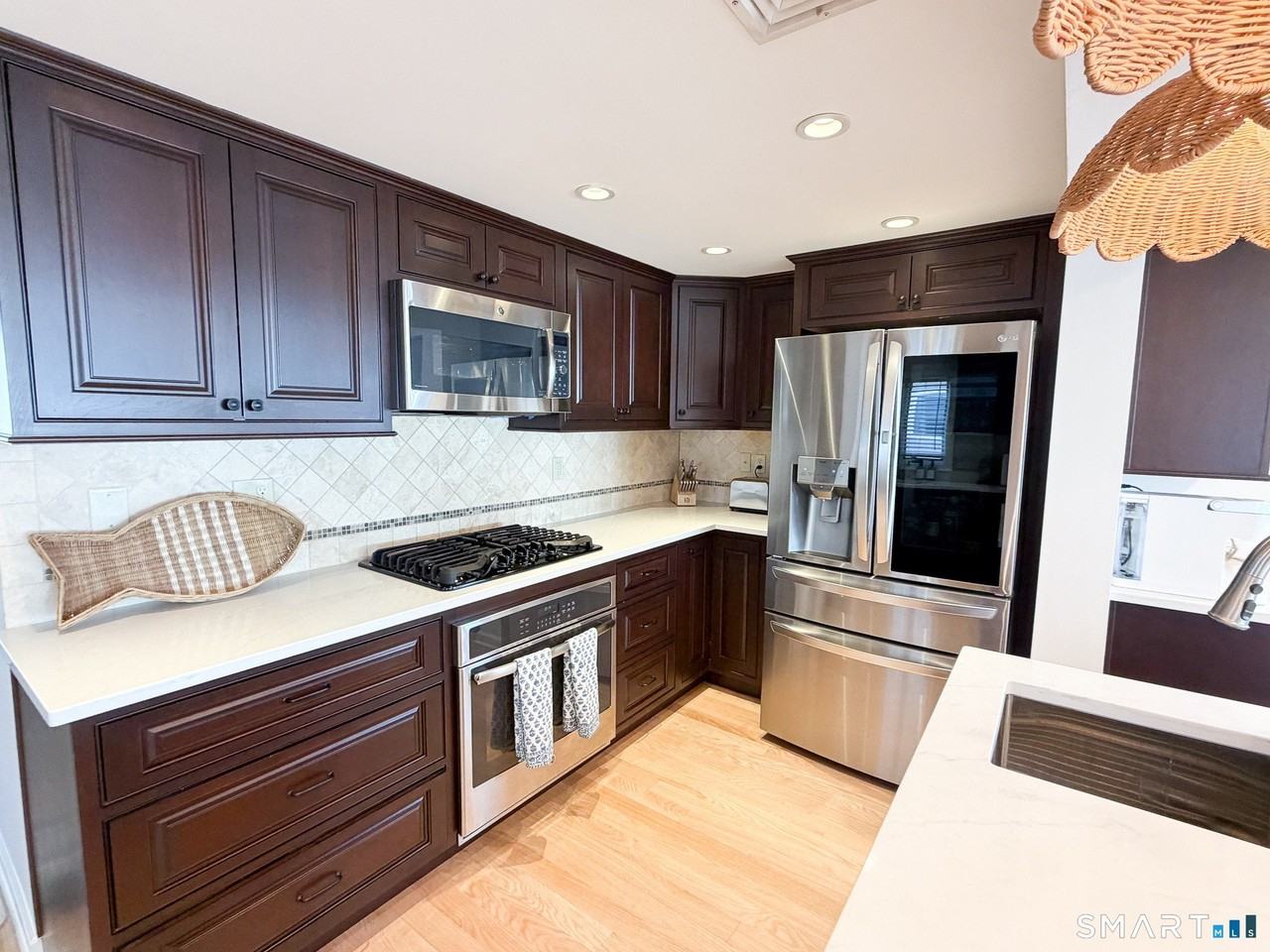 18 Field Ct - Photo 4 of 27