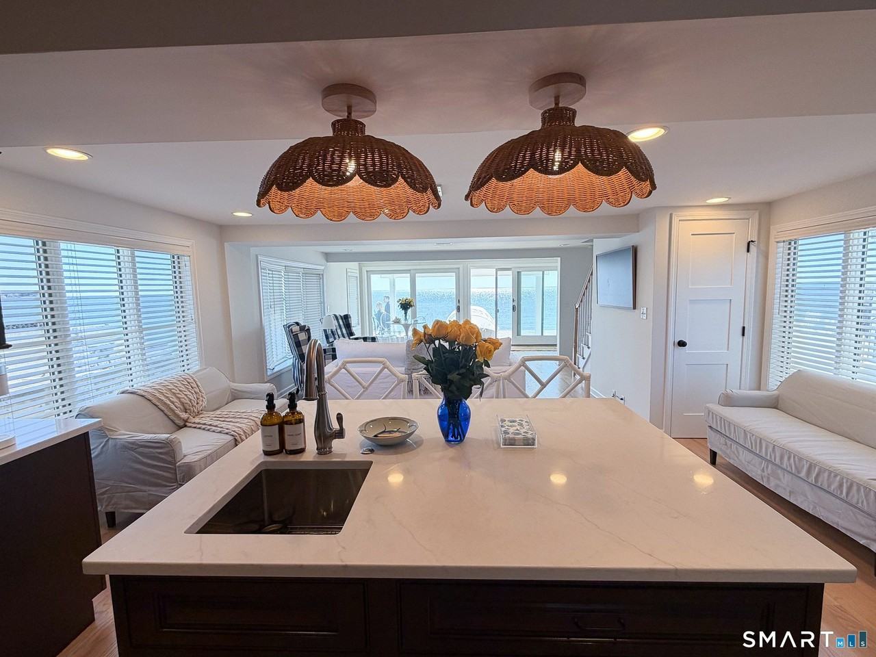 18 Field Ct - Photo 5 of 27