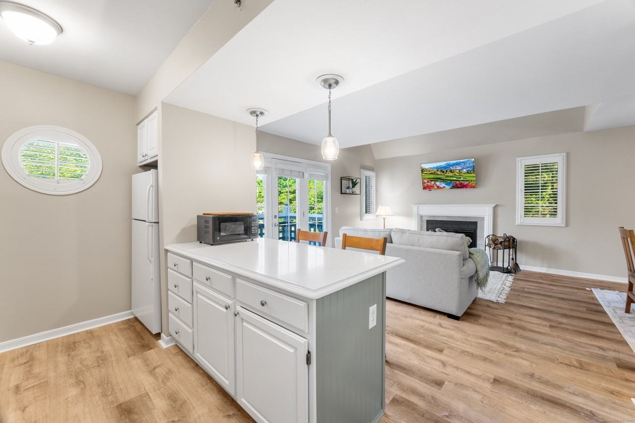 2124 Old Pond Ln Unit 2124 - Photo 3 of 30