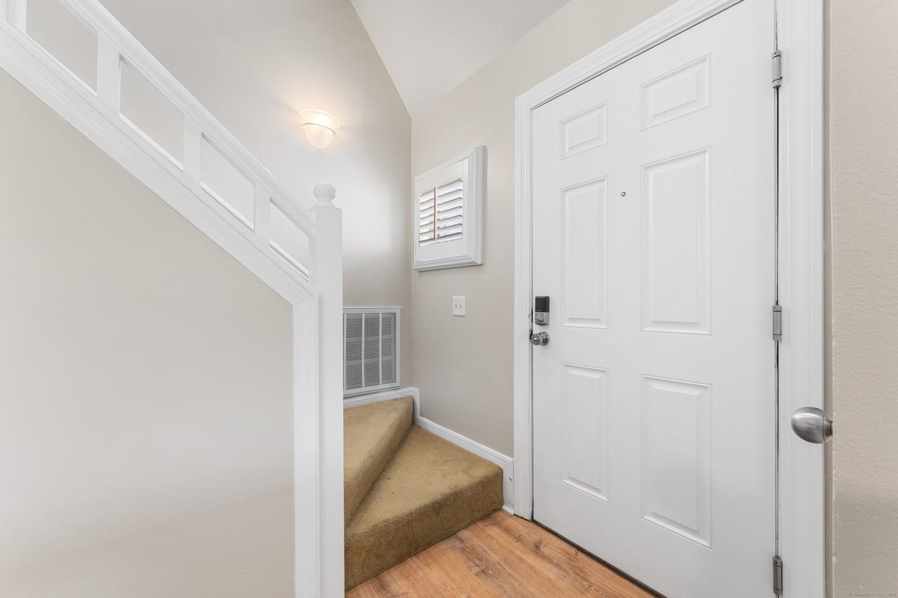 2124 Old Pond Ln Unit 2124 - Photo 6 of 30