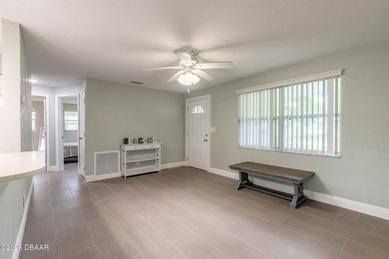 5028 Palmetto St - Photo 7 of 38