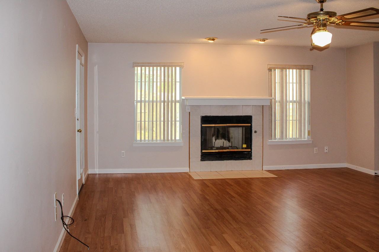 305 Ashley Dr - Photo 3 of 18