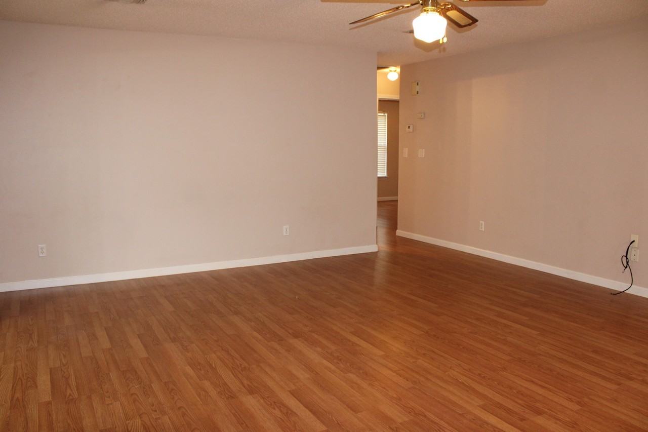 305 Ashley Dr - Photo 6 of 18