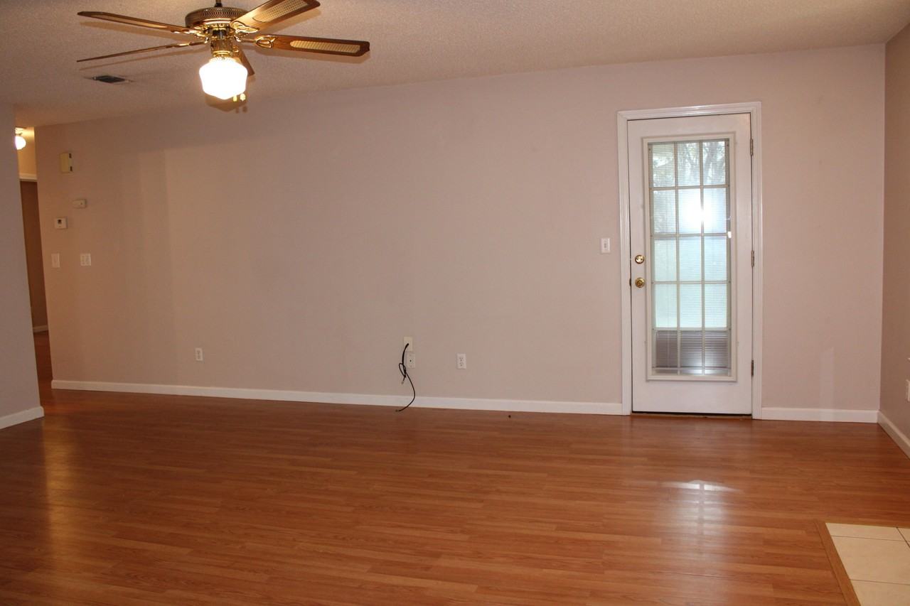 305 Ashley Dr - Photo 7 of 18