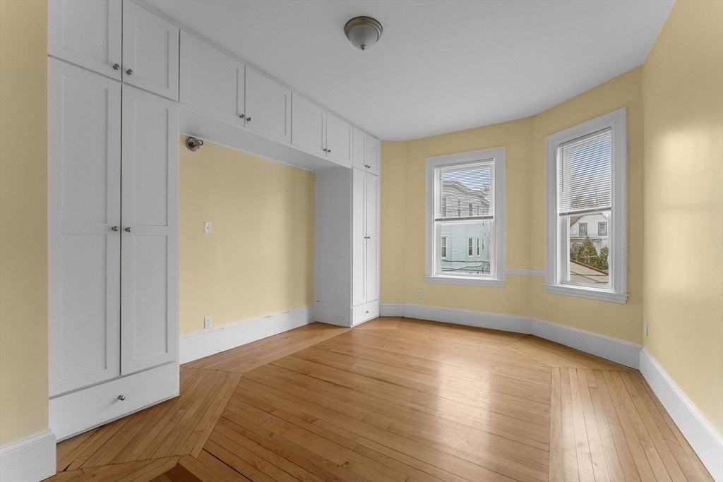 571 Washington St - Photo 7 of 13