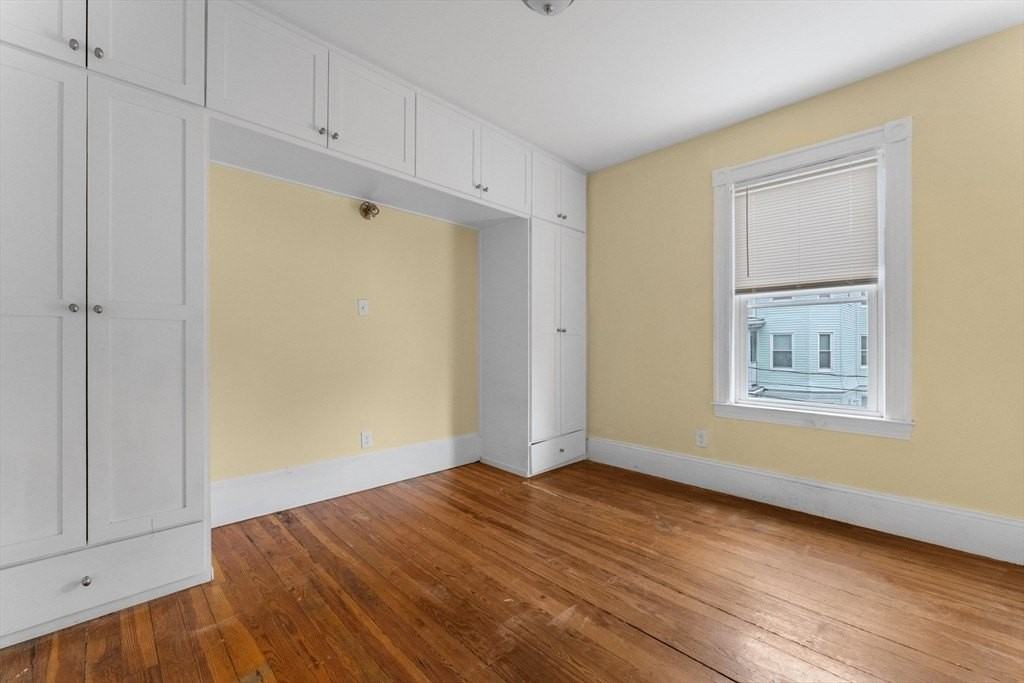 571 Washington St - Photo 6 of 13
