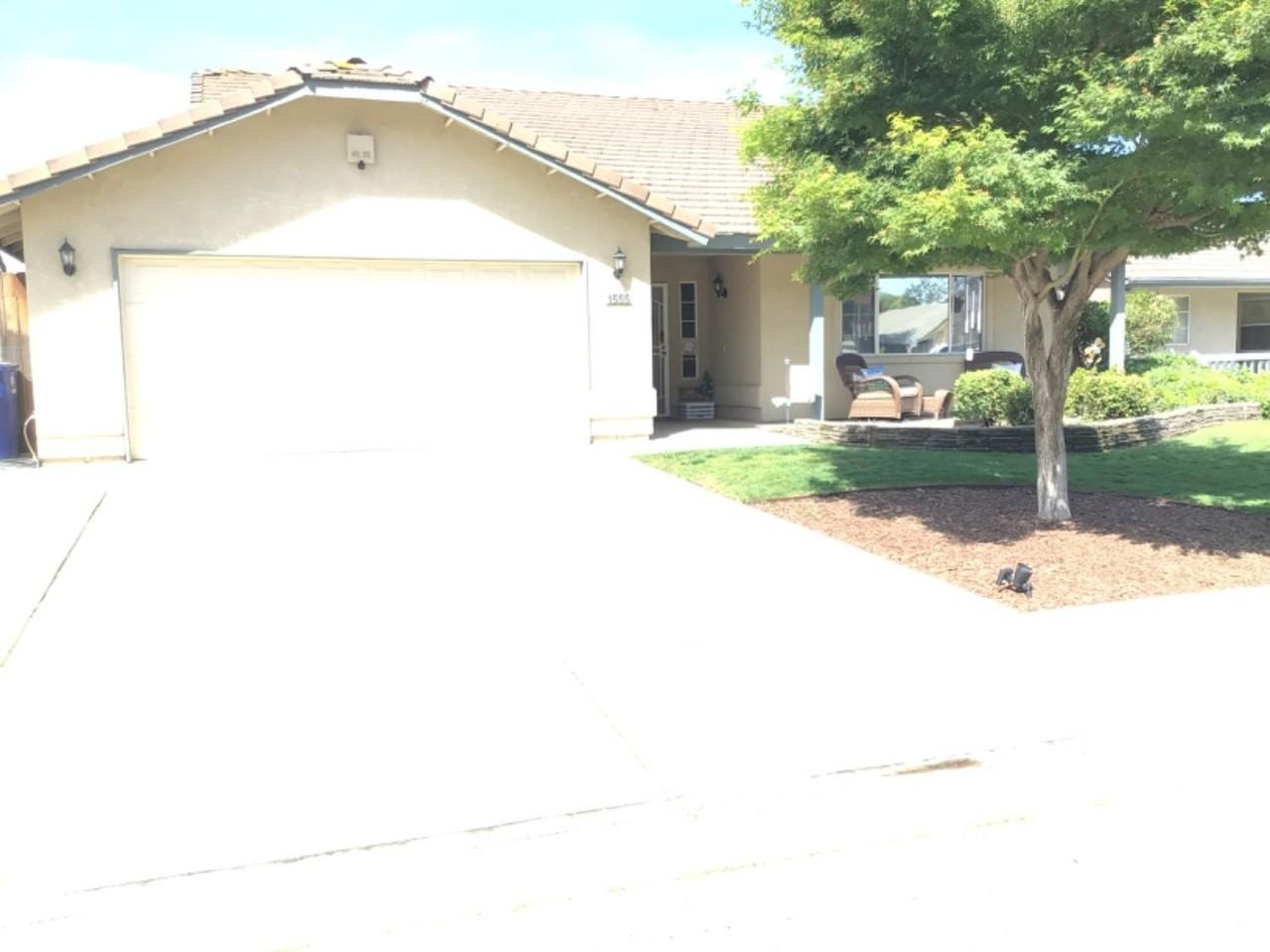 1555 Morgan Dr - Photo 3 of 41