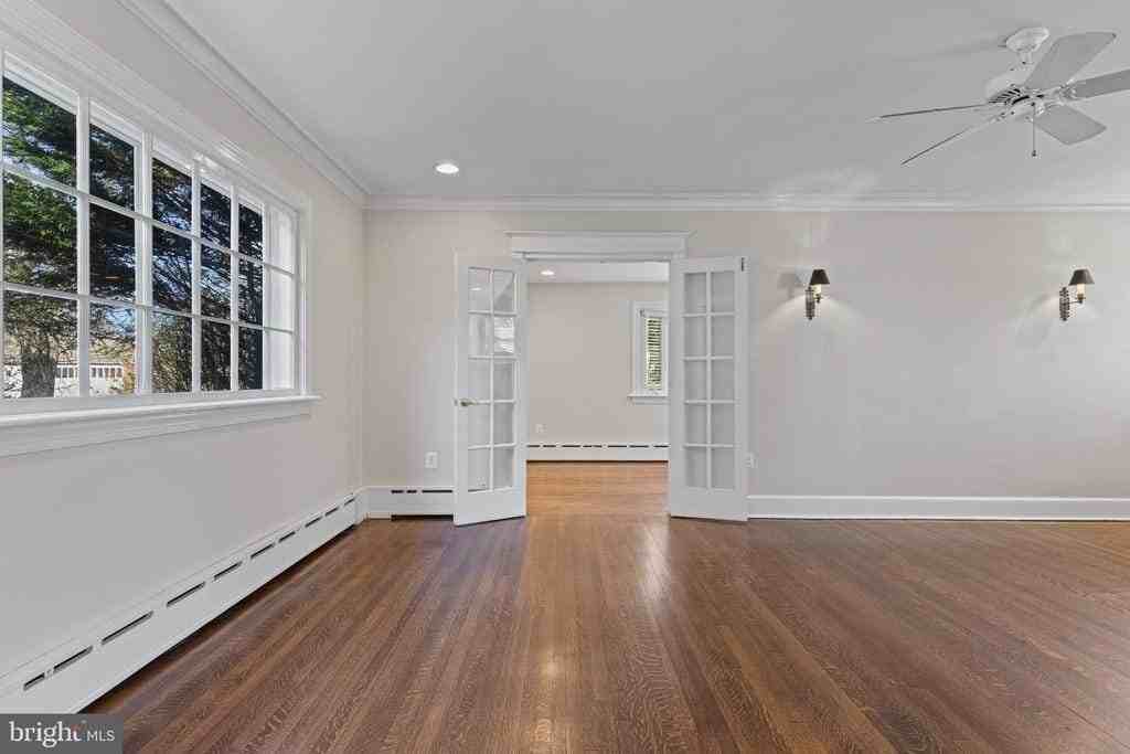 1224 Lancaster Ave - Photo 5 of 18