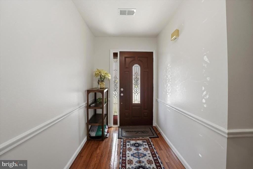 102 Eaton Dr - Photo 2 of 19