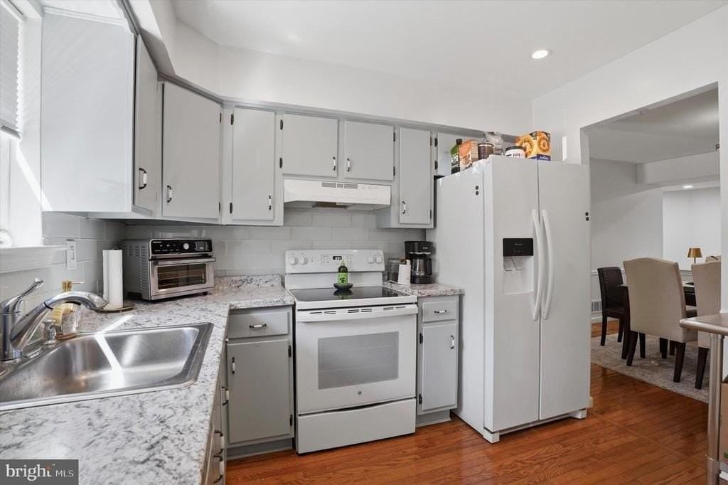 102 Eaton Dr - Photo 4 of 19