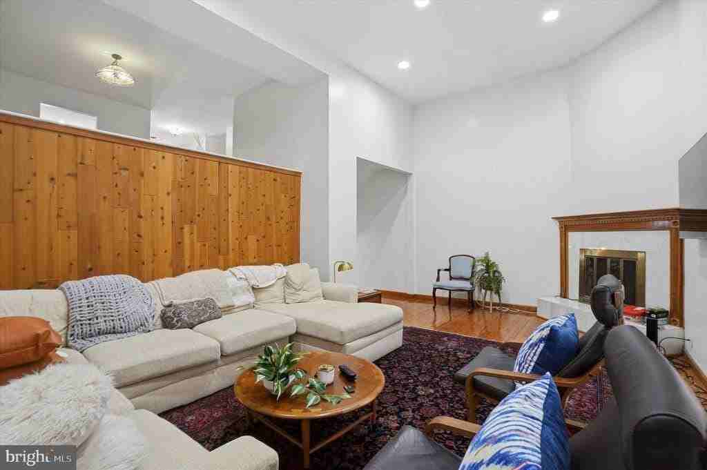 102 Eaton Dr - Photo 7 of 19