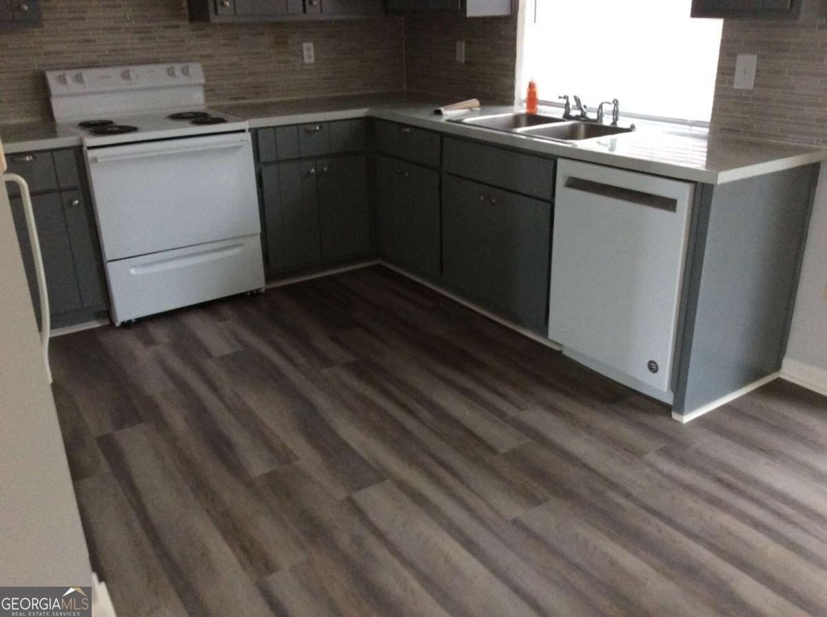 106 Richard Way - Photo 4 of 15