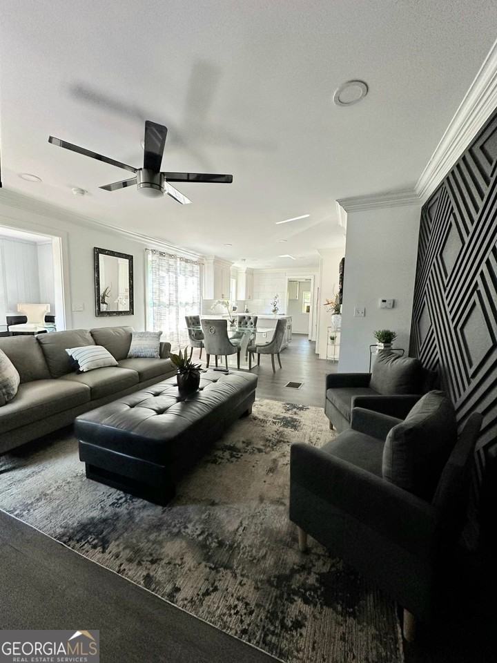 1914 Montrose Dr - Photo 3 of 20