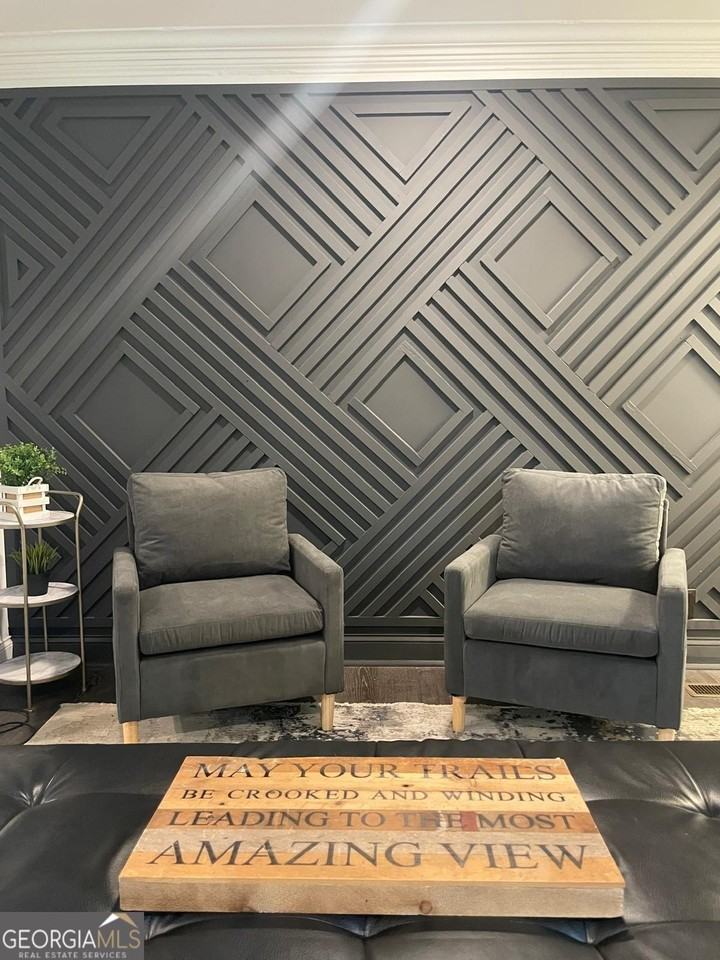 1914 Montrose Dr - Photo 6 of 20