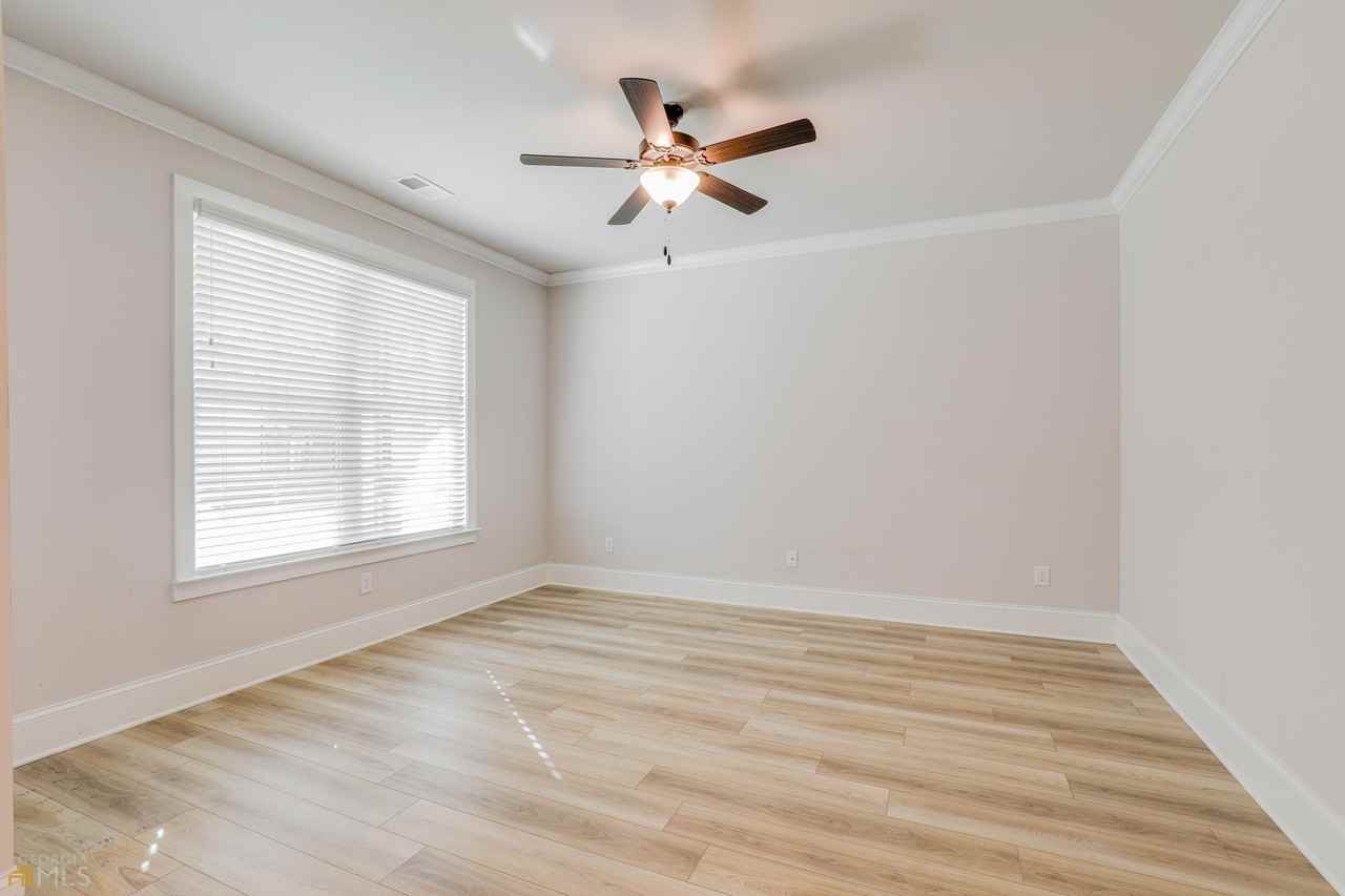 322 Caledonia Ct - Photo 6 of 49