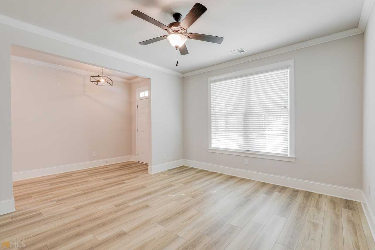 322 Caledonia Ct - Photo 7 of 49