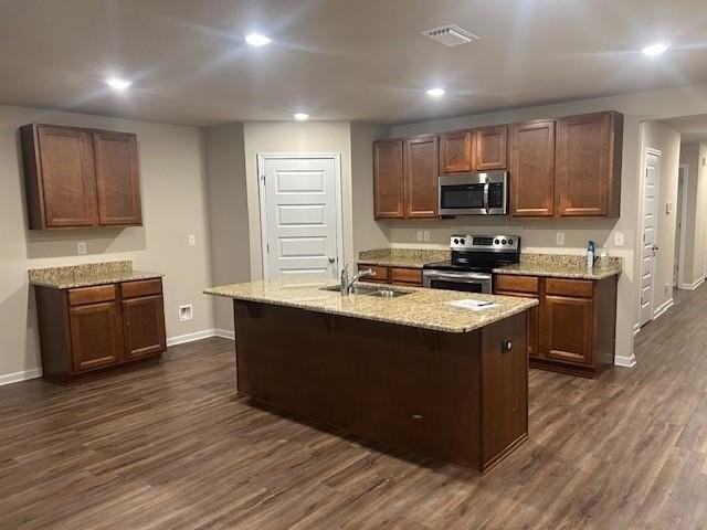 1718 Calgary Dr W - Photo 4 of 20