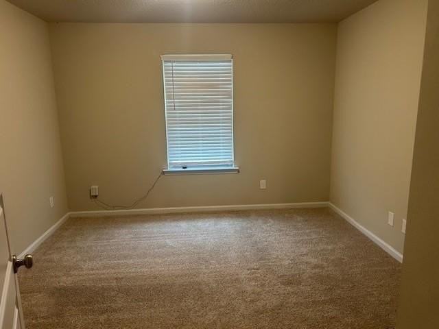 1718 Calgary Dr W - Photo 6 of 20