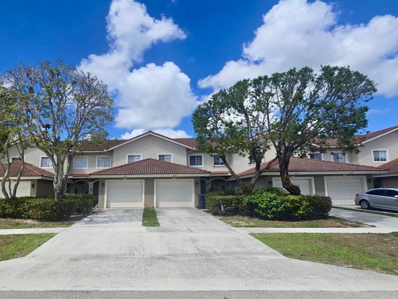 12752 Westhampton Cir #1 - Photo 2 of 2