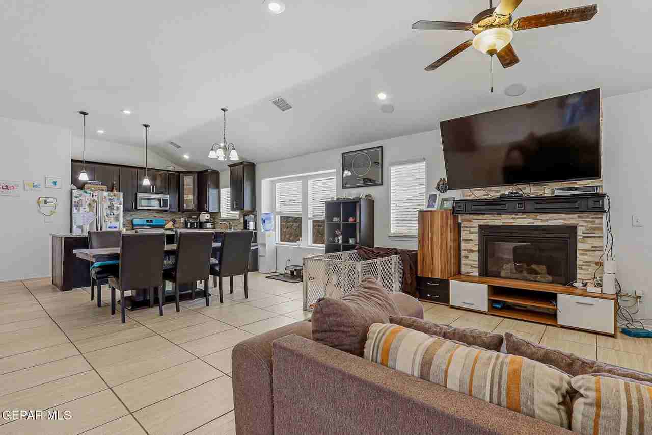 12748 Tre Maximiliano Ave - Photo 5 of 33