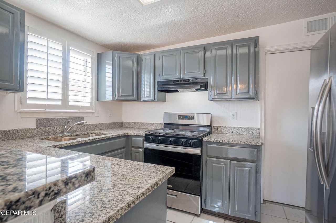 604 Haverhill Rd Unit B - Photo 4 of 19