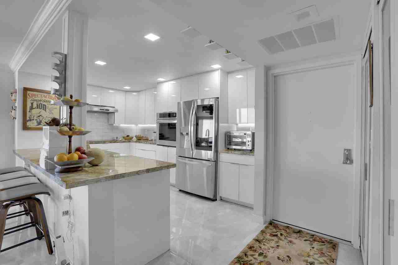 1149 Hillsboro Mile - 1 #1 - Photo 2 of 25