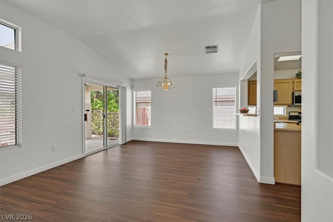 2112 Joy Creek Ln - Photo 6 of 40